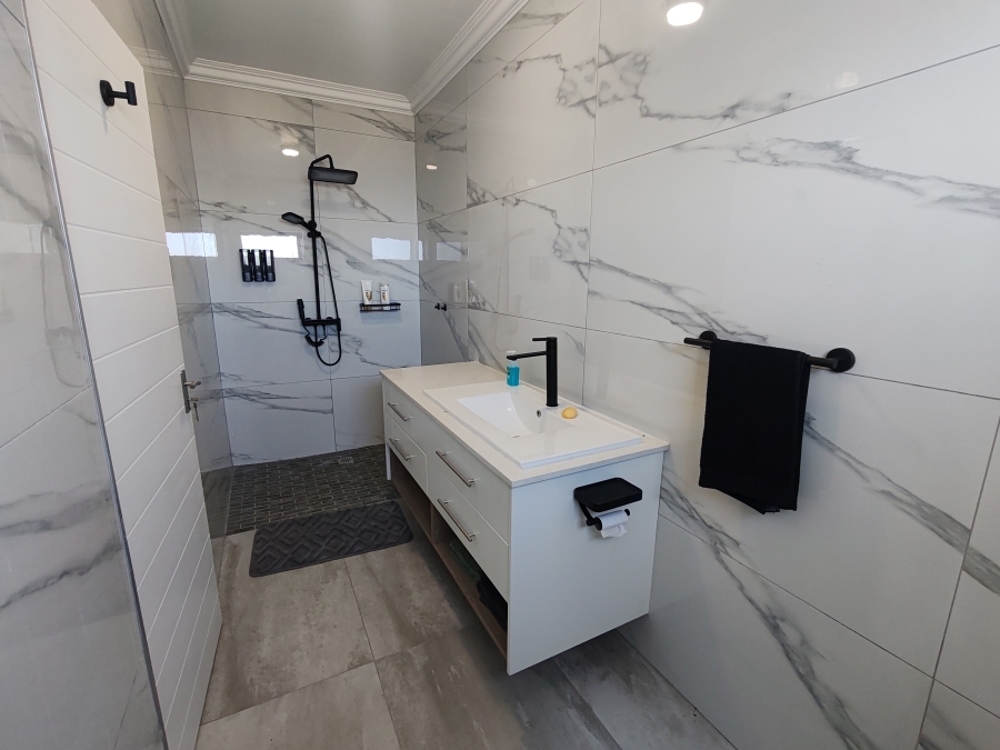 To Let 4 Bedroom Property for Rent in Hoogland Western Cape